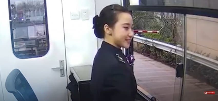 서럽게 울던 직원이 갑자기 활짝 웃은 이유 (19)