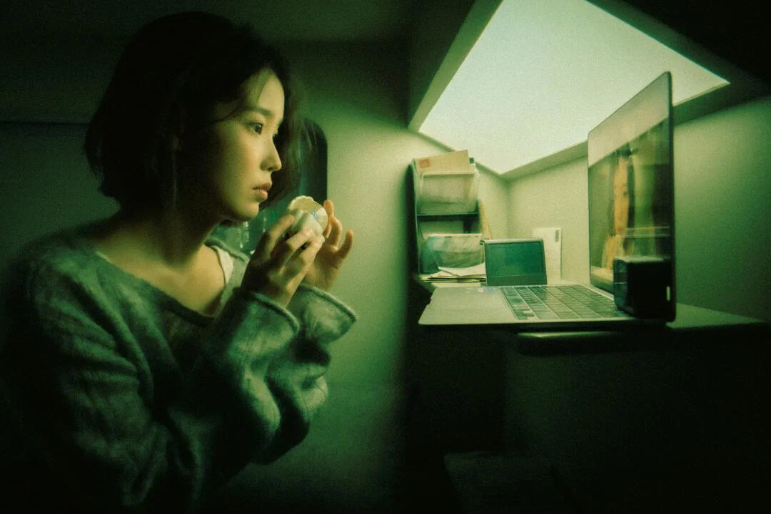 아이유 Digital Single [이 별로부터] 컨셉 포토 💫 23컷 (22)