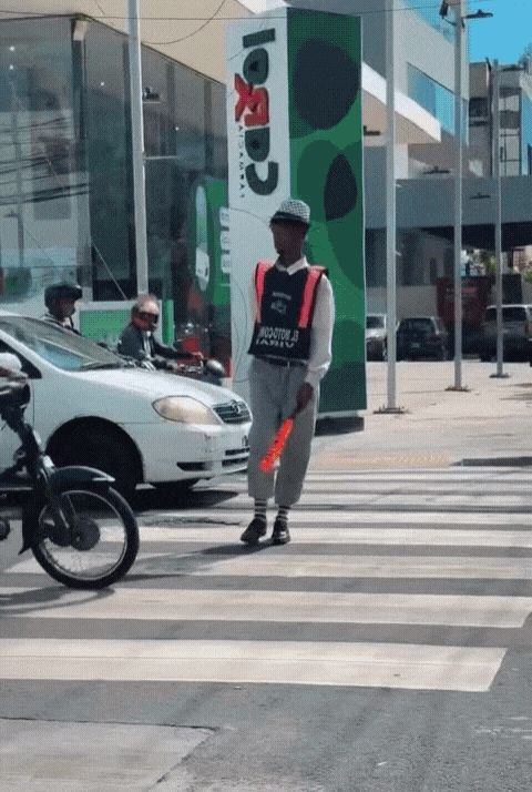 르완다 교통정리 경찰 단속 현장
