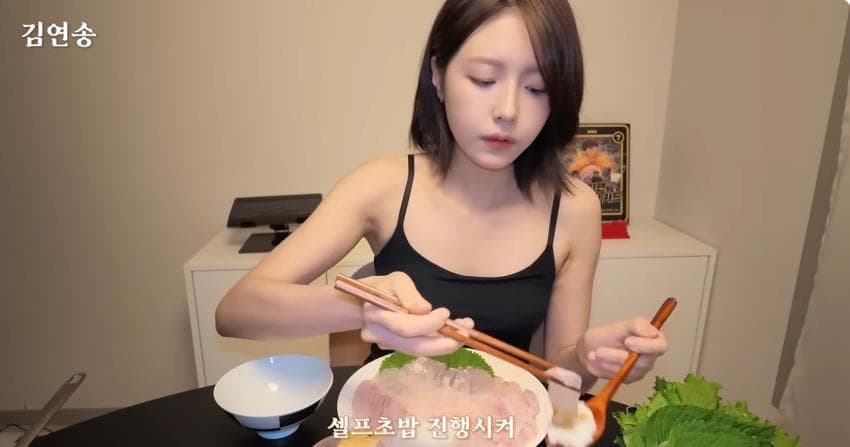 이뻐서 서비스 받는 나폴리맛피아 오른팔 05년생 파스타미녀 요리사 (41)