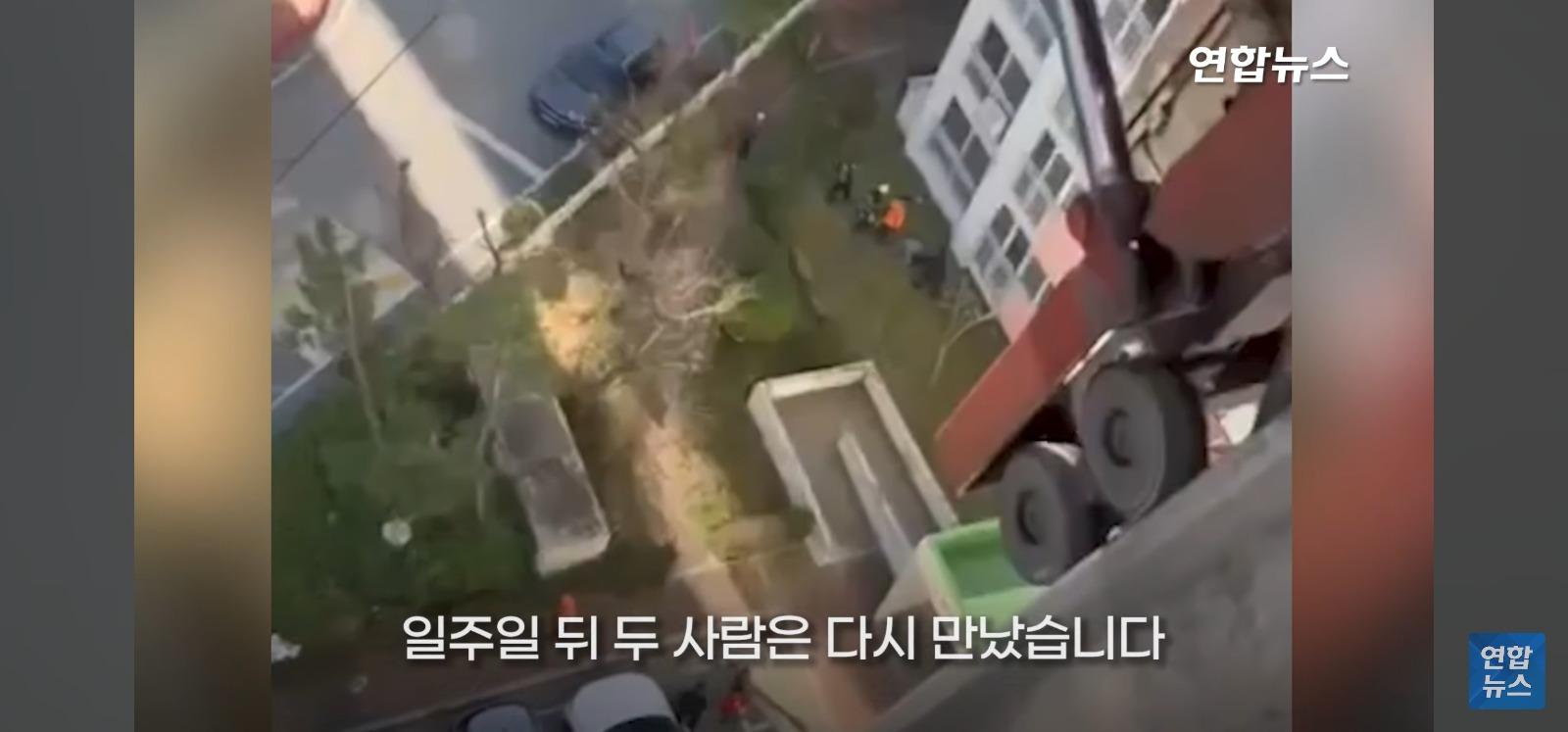 아파트 14층 난간서 비명 (55)