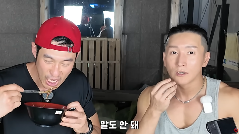 곤충 먹방에 게스트로 나왔다가 결국 곤충의 맛을 알아버린 사람 (18)