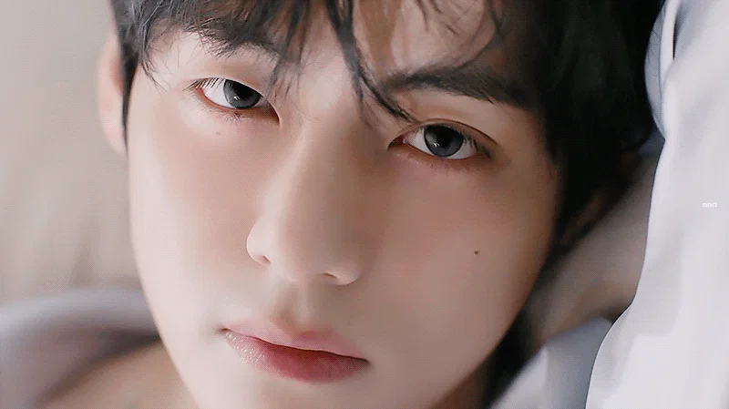 방탄소년단 뷔 x 티르티르 '틴티드 스킨 글로우 쿠션' 새로운 광고 (2)