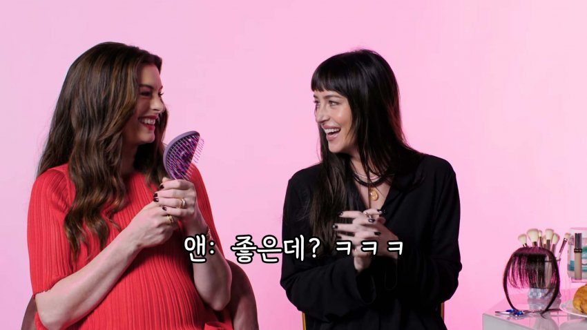 바이브레이터 써보는 앤 해서웨이 (15)