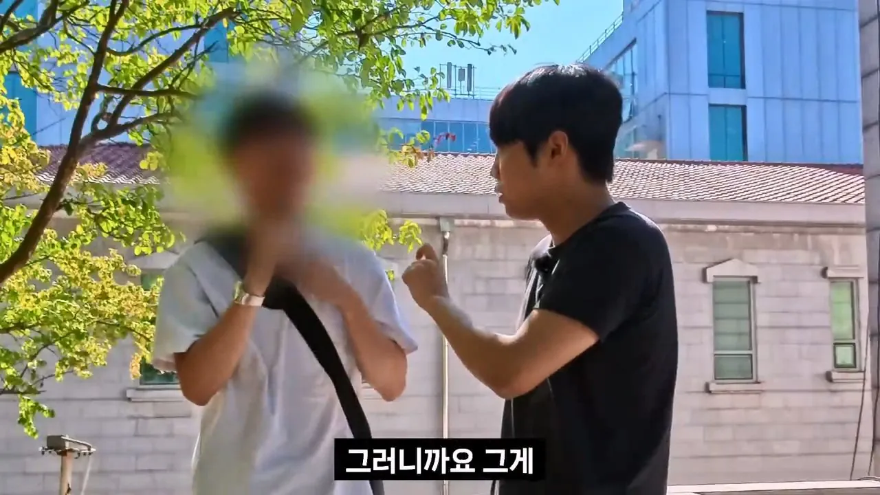 종교는 인간이 만들었다는 서울대생, 목사는 답할 수 있을까.mp4_20261001_153107.056.jpg 서울대생이 목사에게 말하는 종교는 인간이 만든것이라는 이유