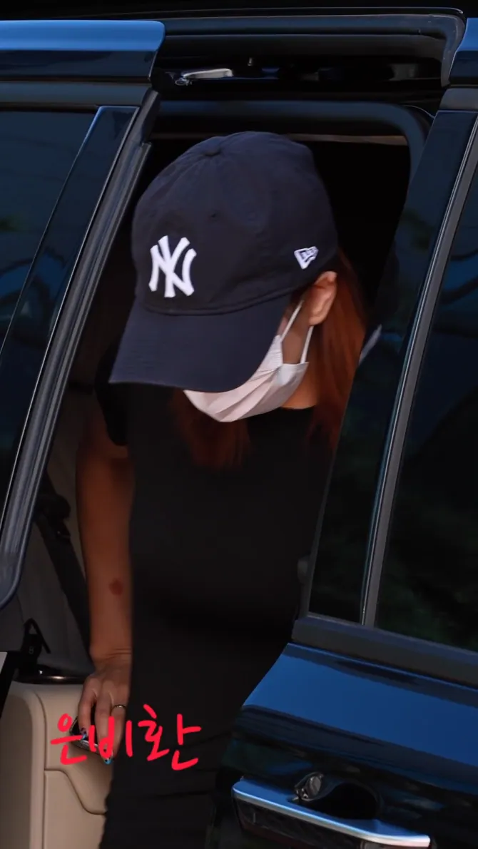그냥 출국하는 권은비
