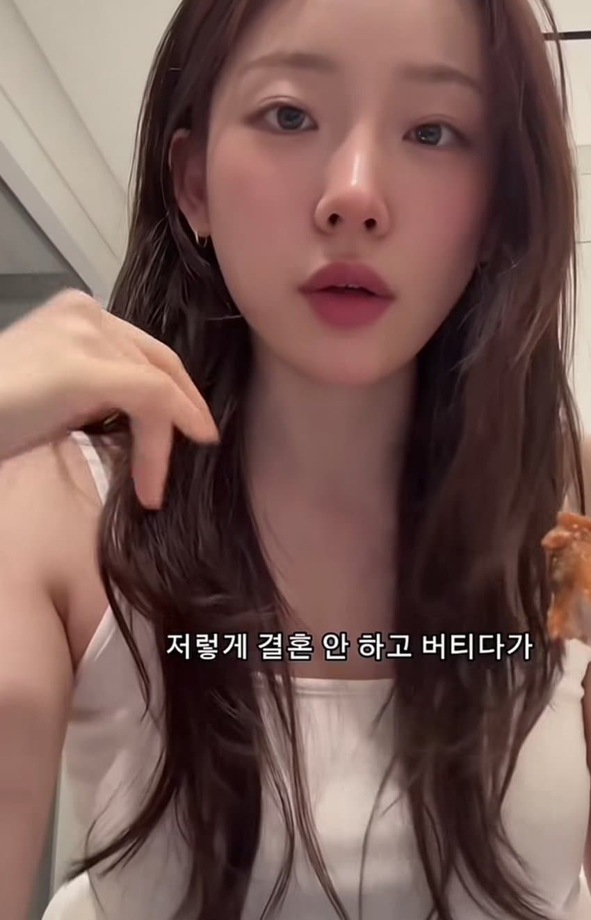 여자만 보면 화가나서 악플다는 도태남에 일침하는 미녀 (12)
