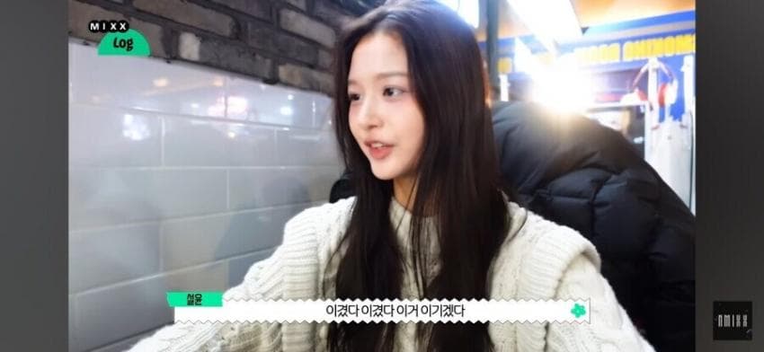 특이한 게임기를 쓰는.. 걸그룹 멤버 . (22)