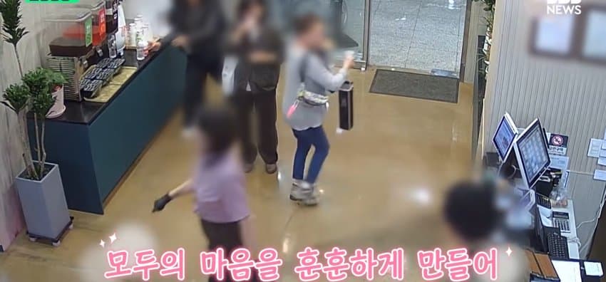 유심히 쳐다보더니 60만원 쾌척, 일면식 없는 손님들 밥값낸 이유 (22)