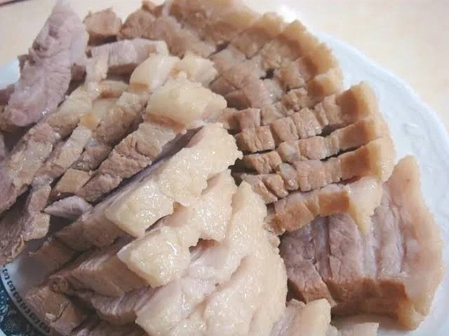 "늦은 밤 여러분들을 배고프게할 수육"