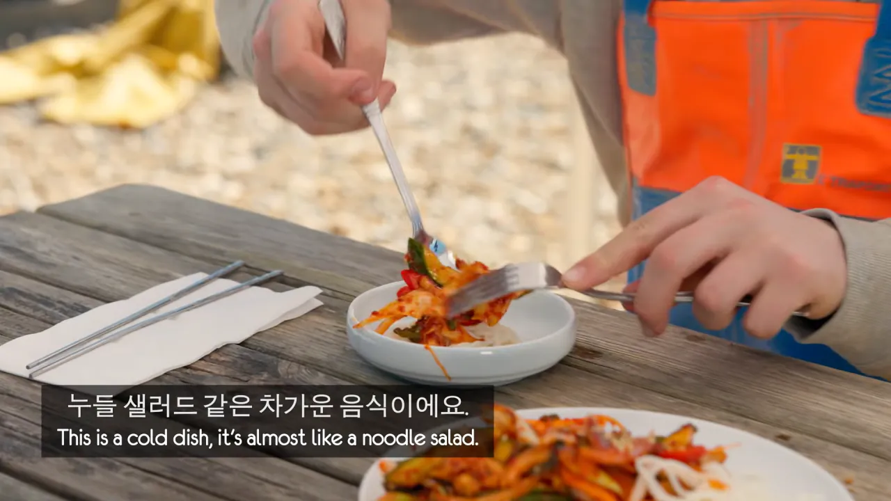 영국 골뱅이 어부들 입맛까지 낚아버린 생애 첫 골뱅이 무침! 9-23 screenshot.png 골뱅이 잡는 영국 어부들에게 한국 골뱅이무침을 먹여봤다 ㅋㅋㅋㅋㅋ