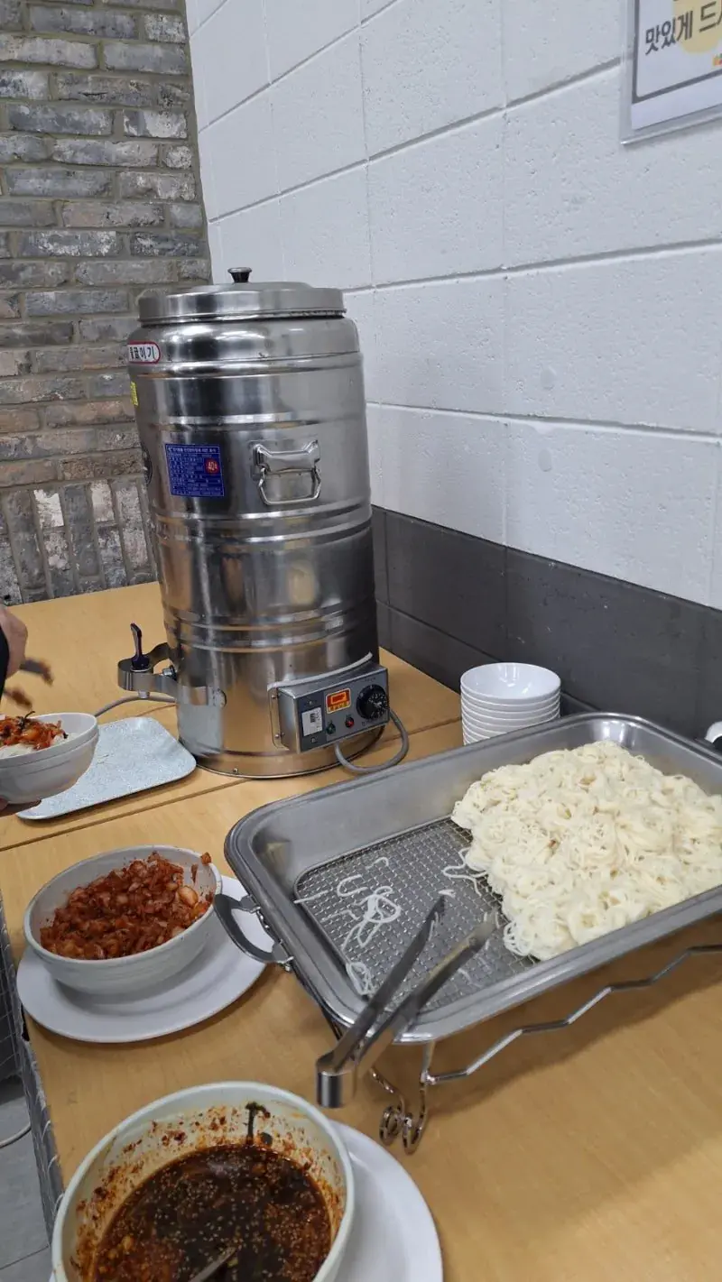 5,500원에 라면이 무제한인 한식뷔페 (6)