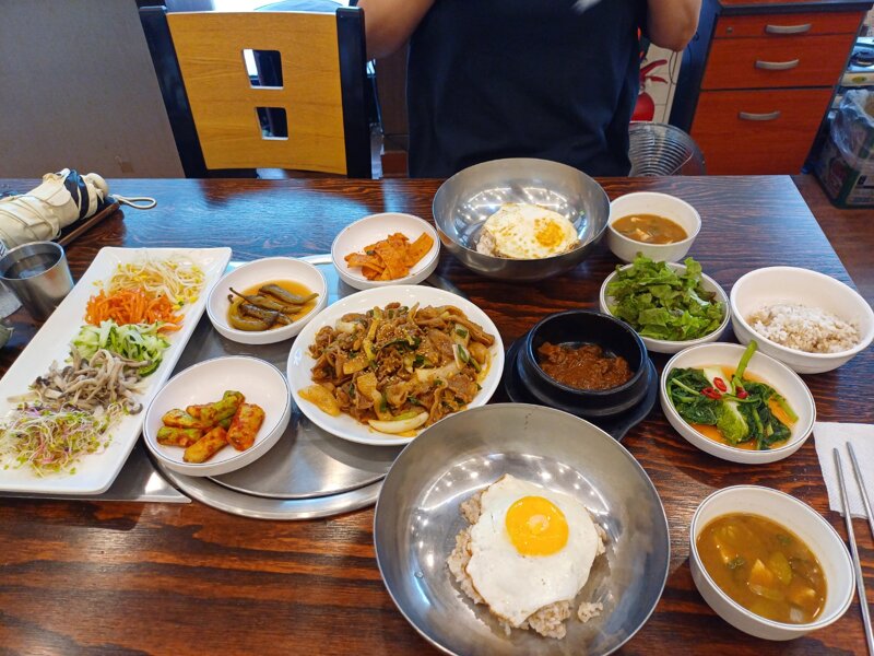 호불호 갈리는 제육보리밥 정식