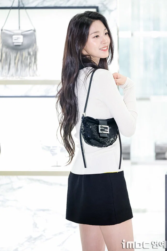 오늘 공식석상 헤메코 반응 좋은 설현 근황 (4)