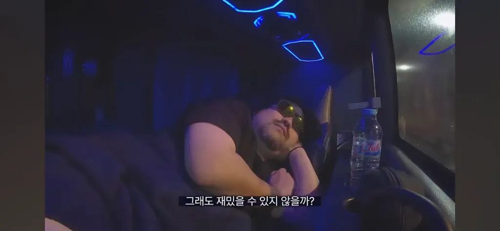 주사약 없이는 살 수 없는 몸으로 여행하는 유튜버