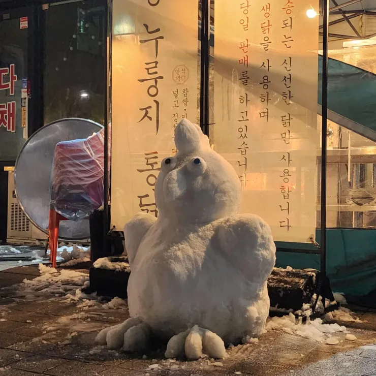 통닭집 앞 눈사람