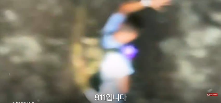 등반 중 절벽에 갇히자, 벽 잡고 한손으로 셀프 신고한 남자 (10)