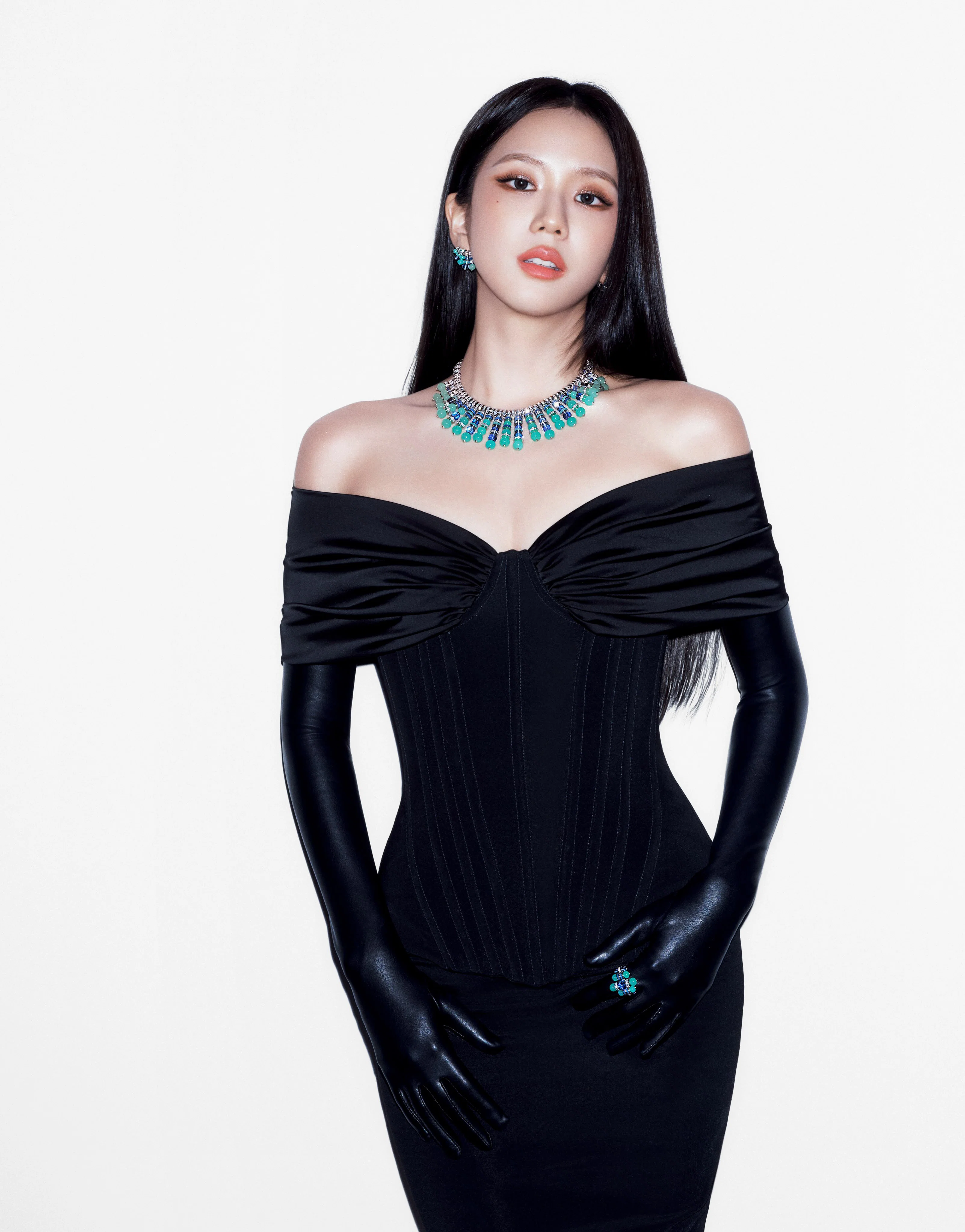블랙핑크 지수 까르띠에 블랙 vs 화이트.......