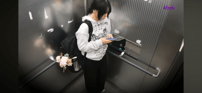 잘생긴 남자가 엘리베이터에서 쳐다본다면?