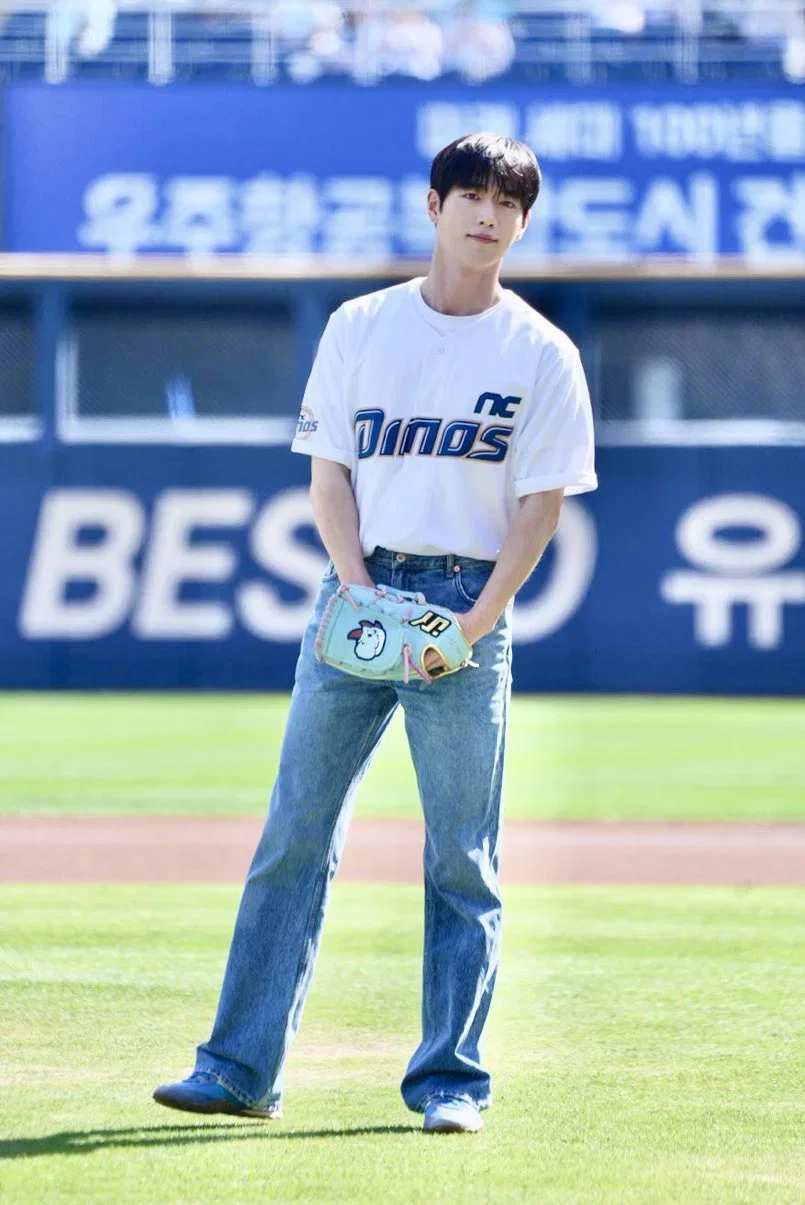 오늘 하루종일 야구방 난리나게 한 엔씨 다이노스 시구하러간 서강준 (12)