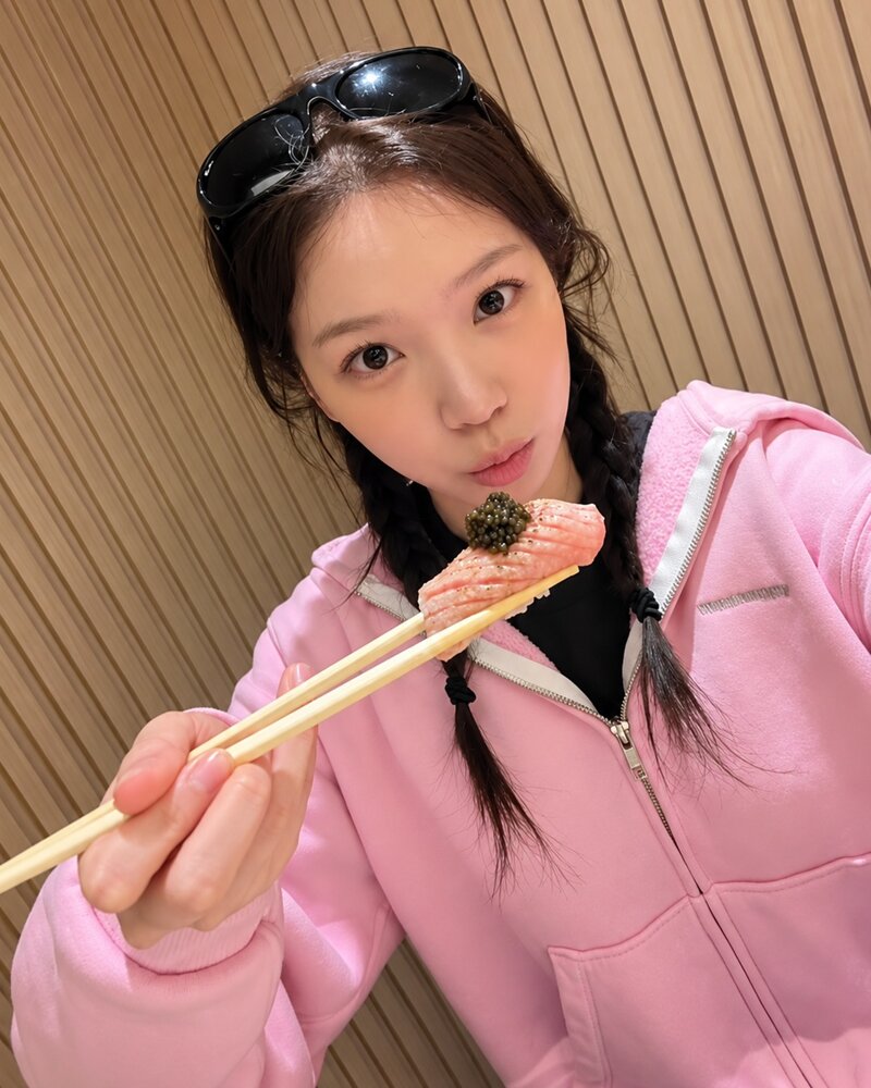 먹는모습도 귀여운 김채원 (3)