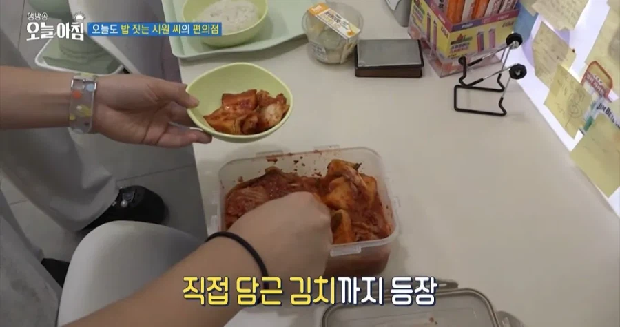 학생들에게 무료로 밥을 주는 편의점 사장님 (5)