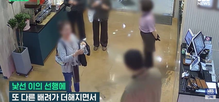 유심히 쳐다보더니 60만원 쾌척, 일면식 없는 손님들 밥값낸 이유 (21)
