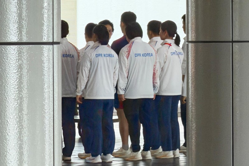 금메달 7개 따고도 공개 질책에 반성문까지… 눈물 쏟은 北 역도 선수들 (2)