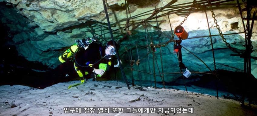 깊이를 알 수 없는 수중동굴에서 완전히 사라진 남자 (25)
