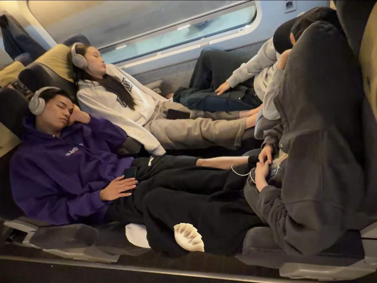 부산가는 기차에서 목격된 올데프 멤버들