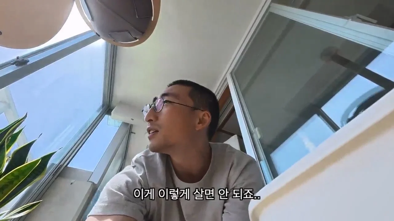 해외여행으로 가진돈 다 써버린 여행 유튜버 근황 (26)