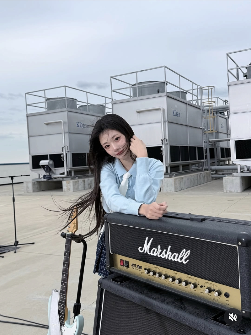 QWER 냥뇽타워 인스타 사진 업로드 근황 (5)