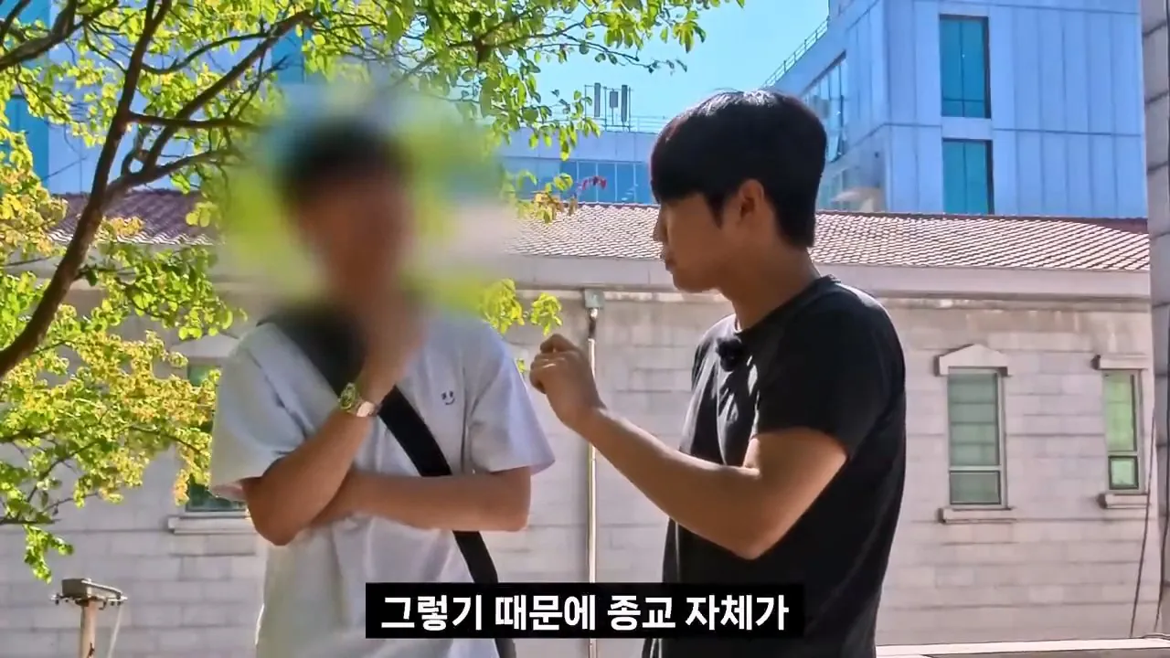 종교는 인간이 만들었다는 서울대생, 목사는 답할 수 있을까.mp4_20261001_153617.568.jpg 서울대생이 목사에게 말하는 종교는 인간이 만든것이라는 이유