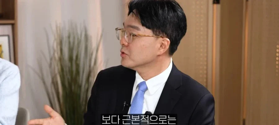 ??? : AI 판사가 잘못 판결하면 책임은 누가 짐? (3)
