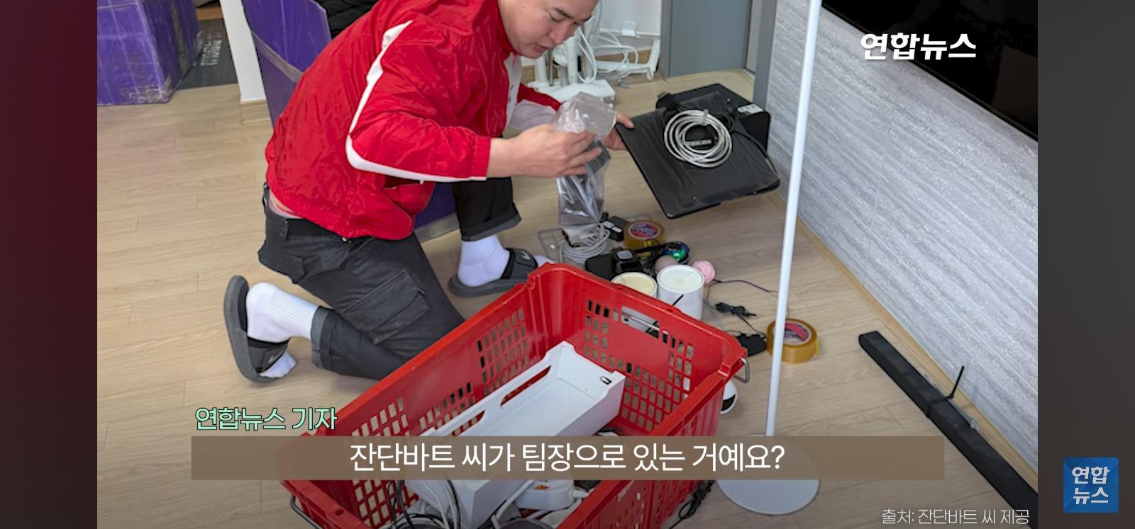 아파트 14층 난간서 비명 (68)