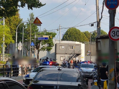 한강공원서 흉기 든 40대 난동…카페 점주 대처로 피해 막아 (4)
