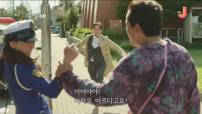 야쿠자 과잉진압 논란의 여형사 (5)