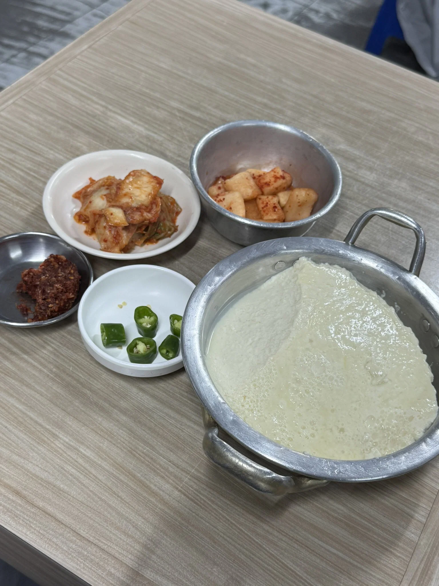 인생 최고로 맛있는 두부를, 한국에서 먹었어🇰🇷 님들 저 순두부 얼마 같음 ? (3)