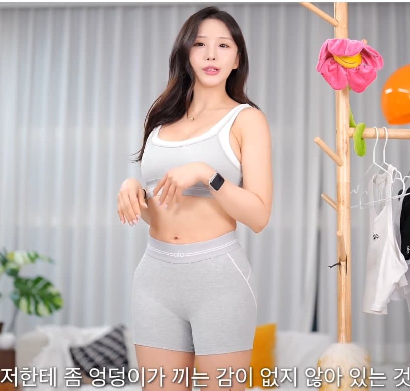 ㅇㅎ)동양 vs 서양. 엉덩이가 커져서 요즘 레깅스가 불편하다는 미녀 (5)