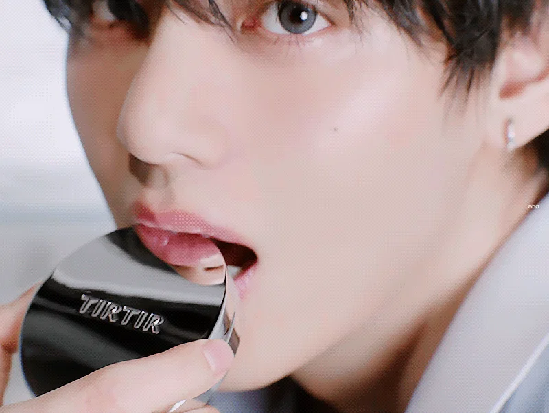 방탄소년단 뷔 x 티르티르 '틴티드 스킨 글로우 쿠션' 새로운 광고 (3)