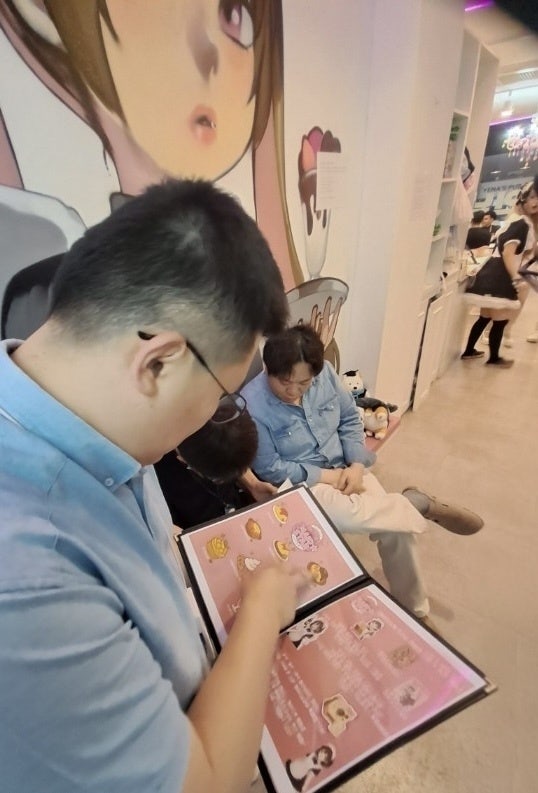 메이드카페서 춤추는 메뉴 적발…경찰 단속 (6)