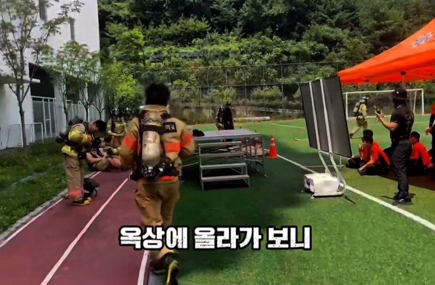 살자하려던 10대 소녀를 단 1분 만에 설득한 소방관 (5)