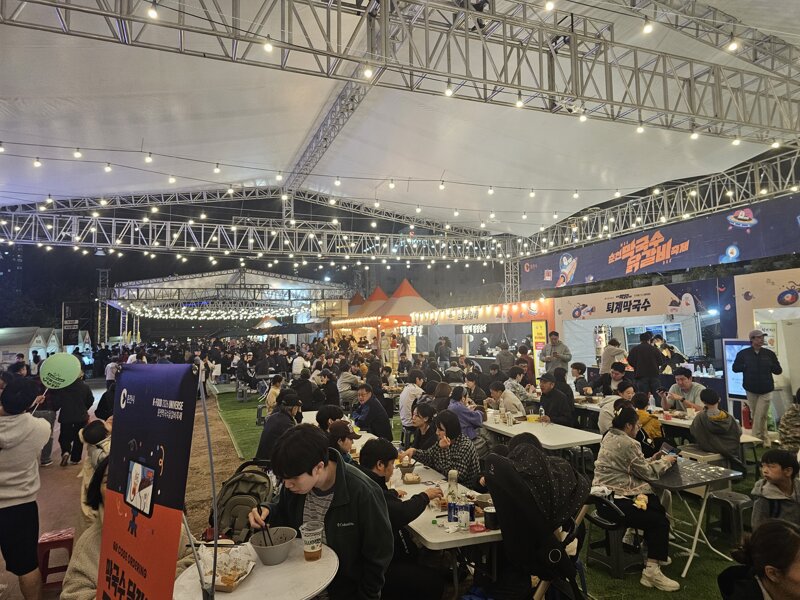 오늘 개막한 춘천 닭갈비 막국수 축제 사진들 (27)