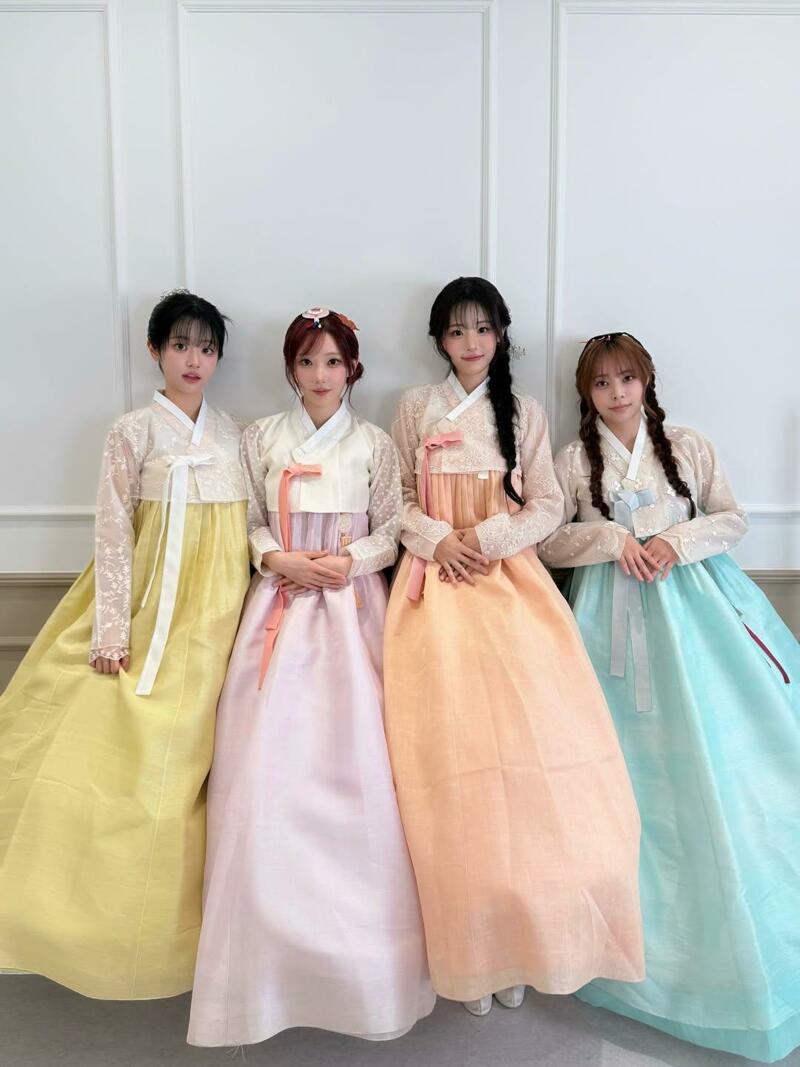 QWER 공식 SNS 사진 업로드 근황