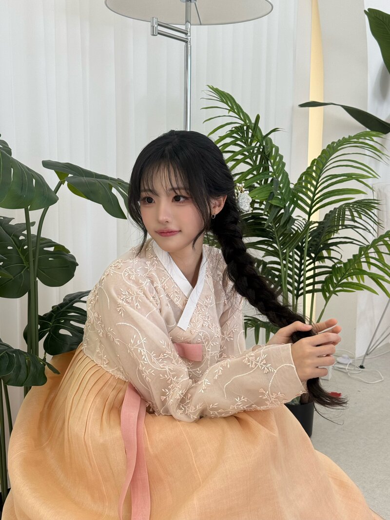 한복입은 QWER 히나 (5)