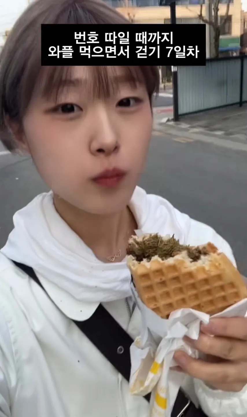 길거리에서 번호따일때까지 와플 먹으면서 걷기 (10)