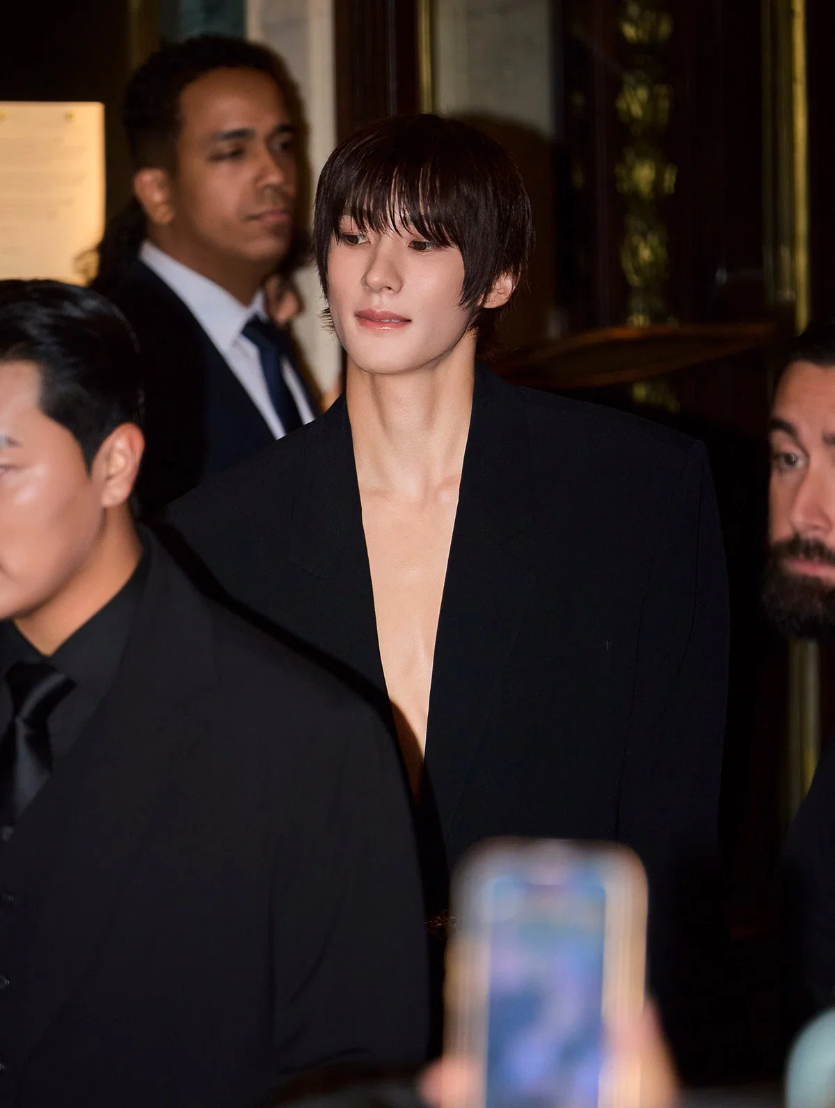 생로랑 파리 패션쇼 참석한 라이즈 앤톤