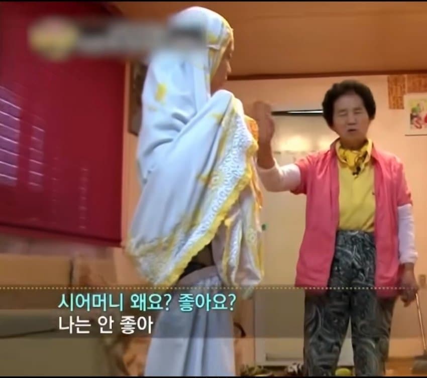 며느리 기도하는 모습보고 놀란 시어머니...rohallah (2)