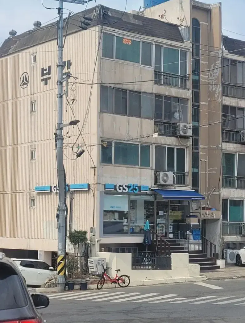 수원에 있는 특이한 GS25