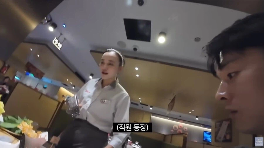 훠궈 처음 먹는 손님을 본 가게 직원들 (8)